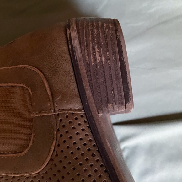 3/$5đź’«donating soon- Short tan boots - Picture 7 of 11